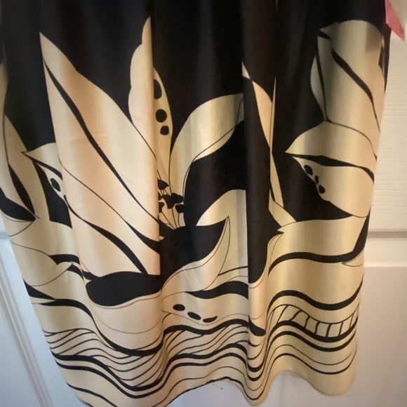 Kitty Sexy Yet Classy Dress - Picture 3 of 4